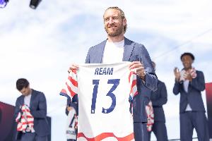 16载国脚生涯落幕！ESPN：防线大将蒂姆·里姆宣布从美国国家队退役