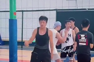 不吹不黑！邓超这球技在野球场上